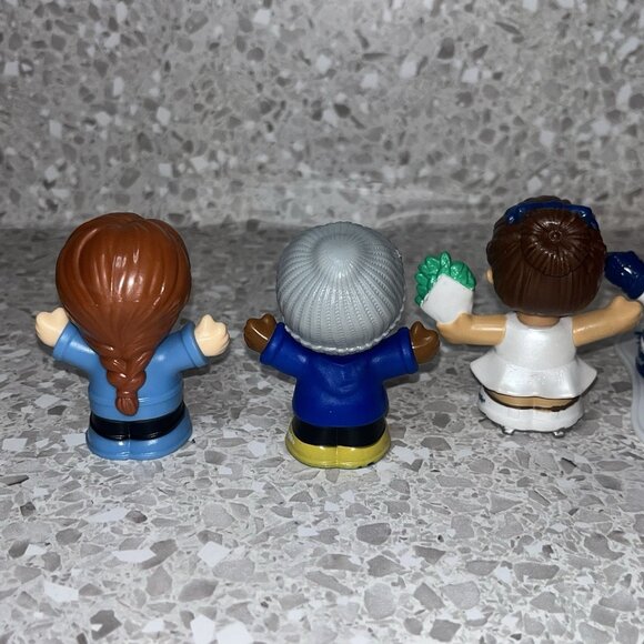 Fisher Price Little People 2022 Winter Olympics with Snowboards & Others Figures - Picture 8 of 11